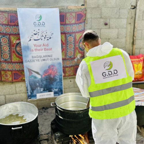 GDD continues hot meals project for displaced people in Gaza Strip