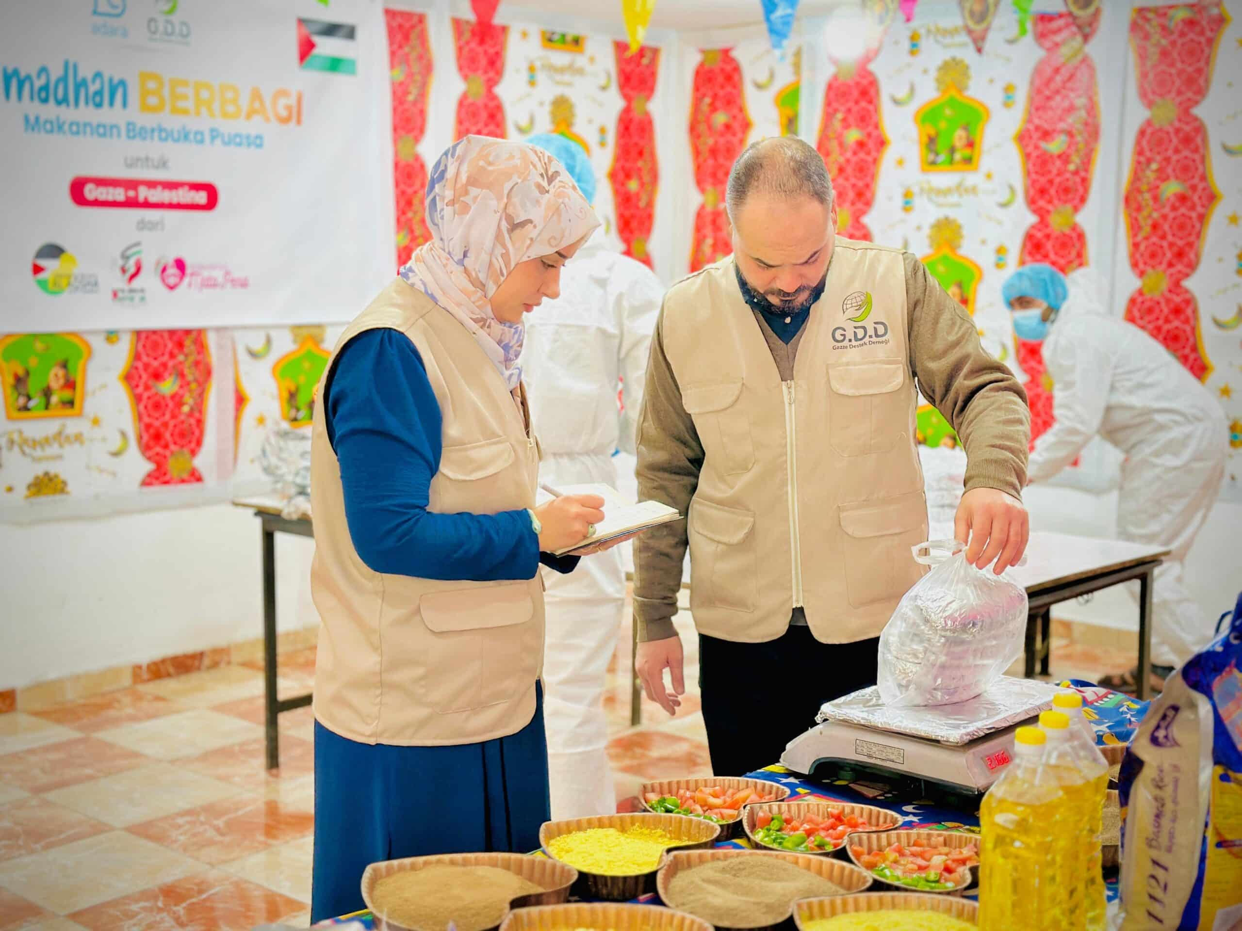 زيارات ميدانية لفريق غزي دستك لتأكد من سلامة المطابخ لوجبات الافطار خلال شهر رمضان