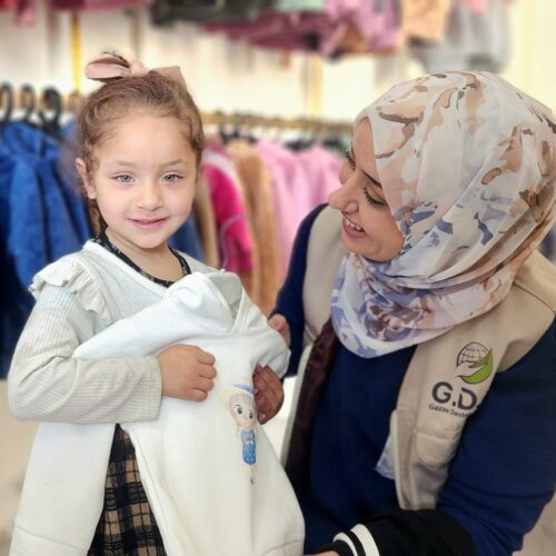 Gazze Destek distributes Eid clothes for orphaned displaced children in Gaza