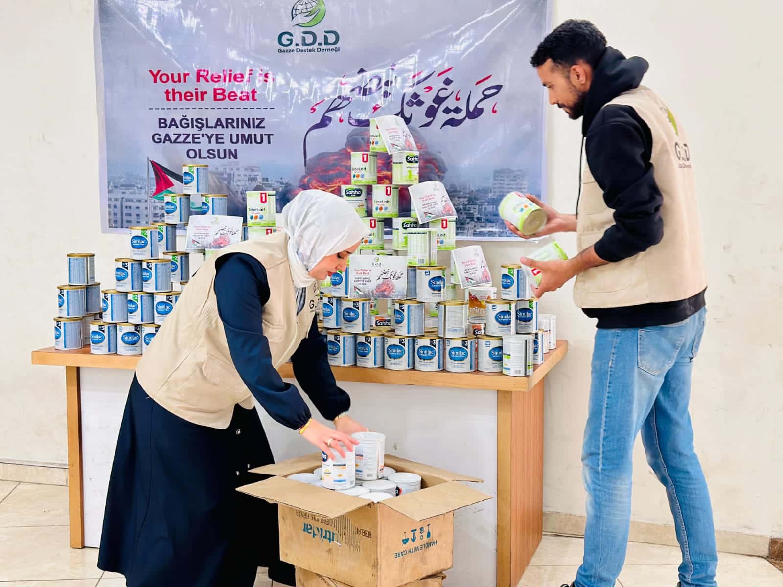 غزي دستك توزع حليب أطفال على الأسر النازحة